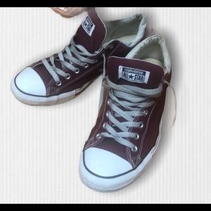 Converse.  Men 12 woman’s 14